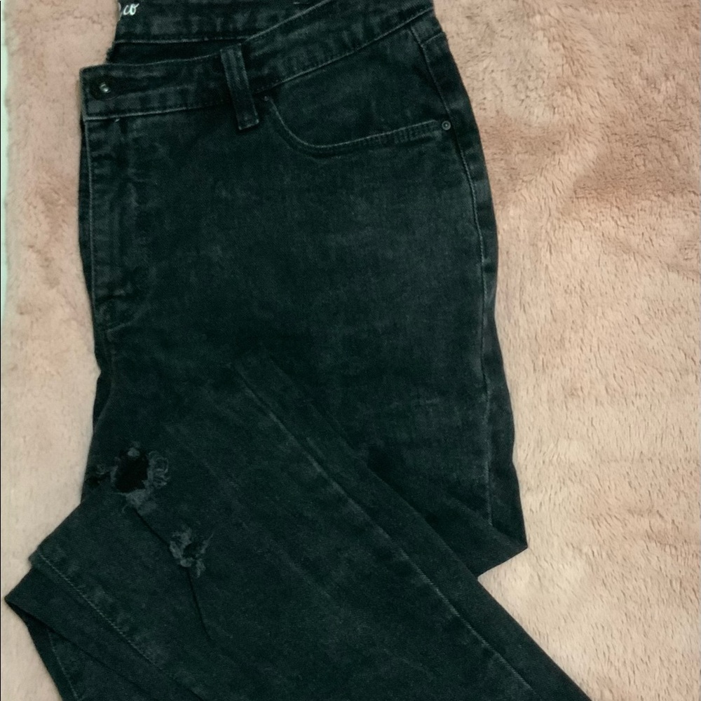 Curvy skinny leg black jeans. Size 12 in Womens.